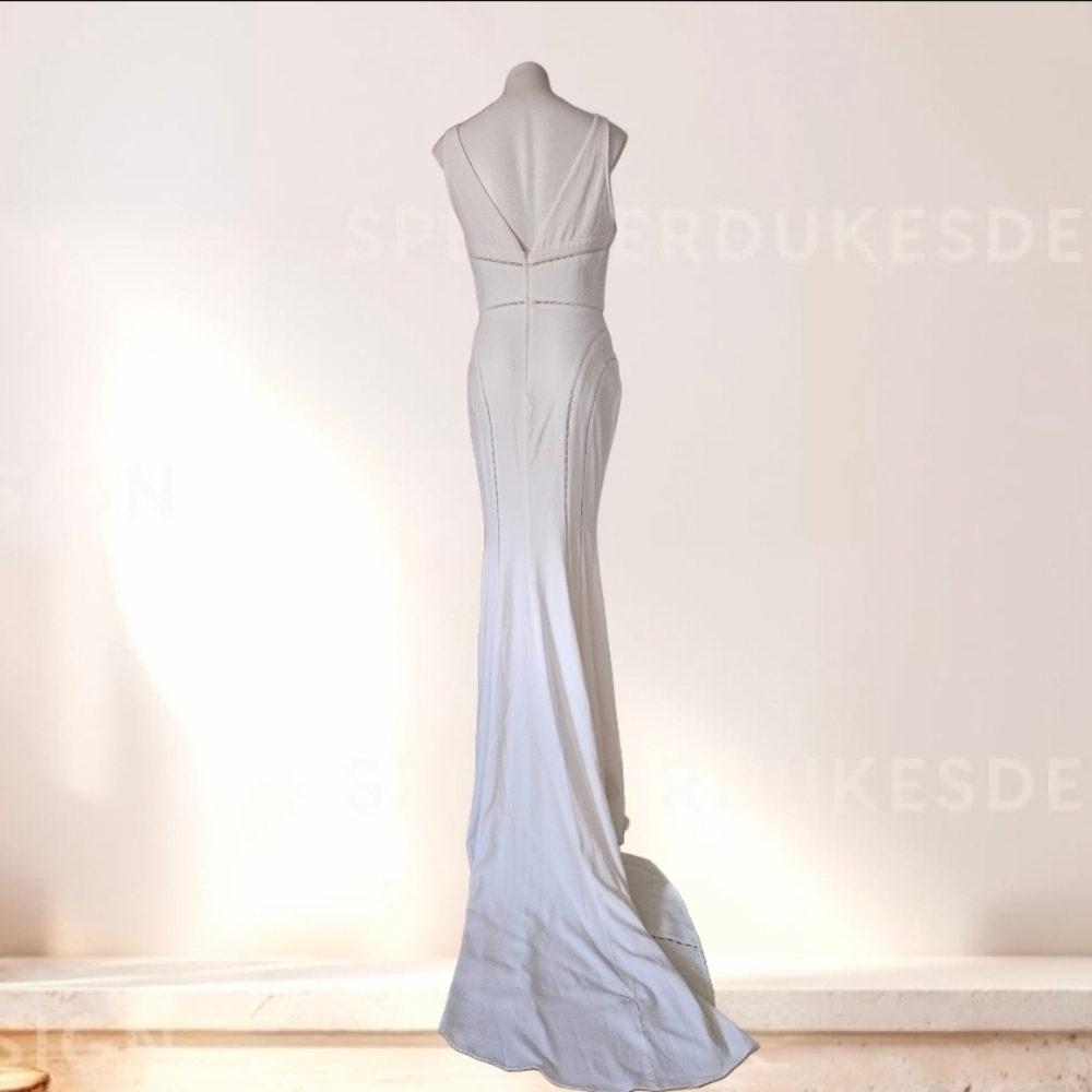 Elegant White Evening Gown - Picture 2 of 12